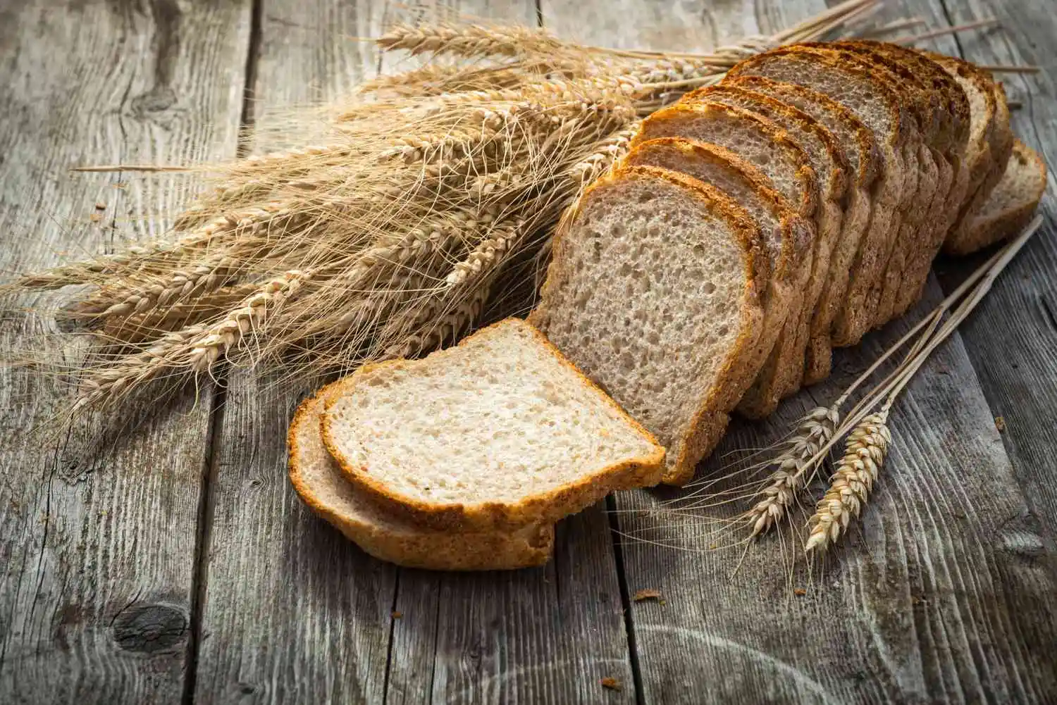 Sliced brown bread with wheat